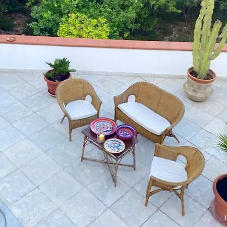 Il Cactus: Piccola Oasi In Paese Guest house Favignana